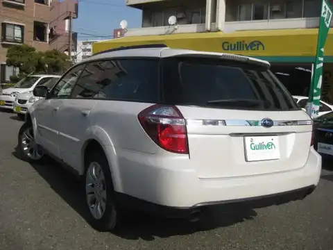 カタログ画像：レガシィツーリングワゴン （LEGACY TOURING WAGON） ３．０Ｒ 2007年5月 DBA-BPE 3000cc サテンホワイト・パール 燃費11.6km / l バック