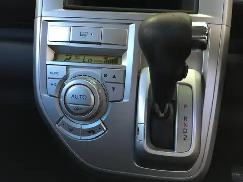 カタログ画像：ゼストスパーク （ZEST SPARK） Ｗターボ 2009年11月 CBA-JE2 660cc ナイトホークブラック・パール 燃費14.6km / l 内装