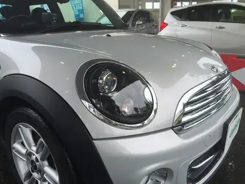 カタログ画像：ＭＩＮＩ （MINI） ミニ・クーパー・ブラック・アイ・パッケージ 2011年3月 CBA-SU16 1600cc ホワイト・シルバー（メタリック） 燃費15.4km / l 外装