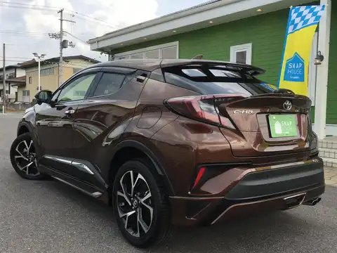 カタログ画像：Ｃ－ＨＲ （C-HR） Ｇ－Ｔ 2018年5月 DBA-NGX50 1200cc ダークブラウンマイカメタリック 燃費15.4km / l バック