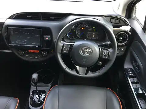 カタログ画像：ヴィッツ （VITZ） ハイブリッドＵ スポーティパッケージ 2018年5月 DAA-NHP130 1500cc ホワイトパールクリスタルシャイン 燃費34.4km / l 内装