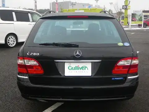 カタログ画像：Ｅクラスステーションワゴン （E-CLASS STATIONWAGON） Ｅ２８０ ステーションワゴン 2005年8月 DBA-211254C 3000cc エメラルドブラック（Ｍ）orオブシディアンブラック（Ｍ） 燃費9.1km / l バック