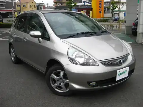 カタログ画像：フィット （FIT） １．５Ａ 2004年6月 CBA-GD4 1500cc ショアラインベージュ・メタリック 燃費18.0km / l メイン（その他）