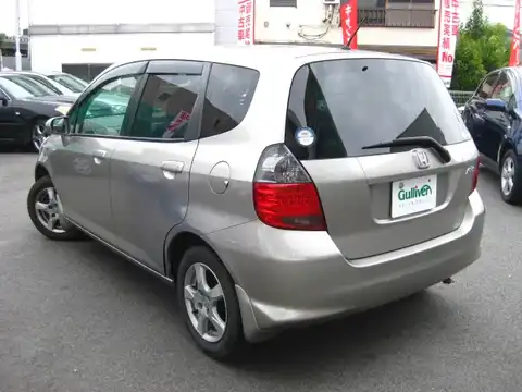 カタログ画像：フィット （FIT） １．５Ａ 2004年6月 CBA-GD4 1500cc ショアラインベージュ・メタリック 燃費18.0km / l バック