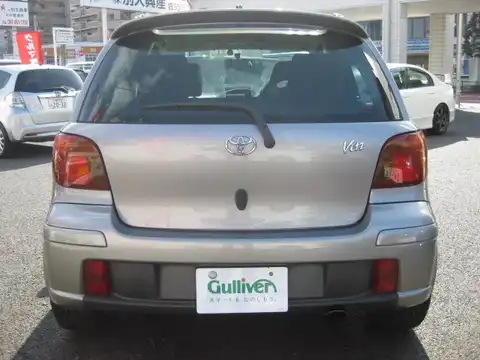 カタログ画像：ヴィッツ （VITZ） ＲＳ Ｖパッケージ 2004年2月 CBA-NCP13 1500cc グレーメタリック 燃費15.2km / l バック