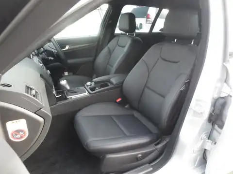 カタログ画像：Ｃクラスステーションワゴン （C-CLASS STATIONWAGON） Ｃ３００ ステーションワゴン アバンギャルド 2009年8月 DBA-204254 3000cc イリジウムシルバー 燃費9.5km / l 内装