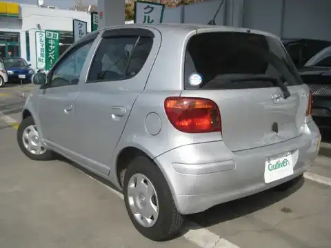 カタログ画像：ヴィッツ （VITZ） ペアスタイル 2004年2月 CBA-SCP10 1000cc シルバーマイカメタリック 燃費19.6km / l バック