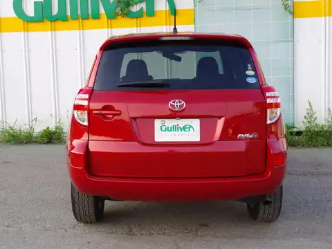 カタログ画像：ＲＡＶ４ （RAV4） スタイル 2010年8月 DBA-ACA31W 2400cc レッドマイカメタリック 燃費12.6km / l バック