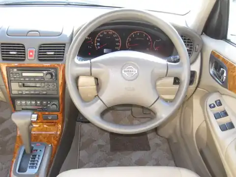 カタログ画像：ブルーバードシルフィ （BLUEBIRD SYLPHY） １８Ｖｉリミテッド 2001年12月 UA-QG10 1800cc ホワイトパール（３Ｐ） 燃費16.0km / l 内装