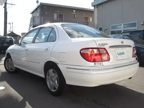 カタログ画像：ブルーバードシルフィ （BLUEBIRD SYLPHY） １８Ｖｉリミテッド 2001年12月 UA-QG10 1800cc ホワイトパール（３Ｐ） 燃費16.0km / l バック