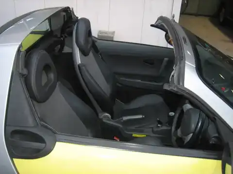 カタログ画像：スマートロードスター （SMART ROADSTER） ベースグレード 2003年9月 GH-452434 700cc シェインイエロー 燃費18.4km / l 内装