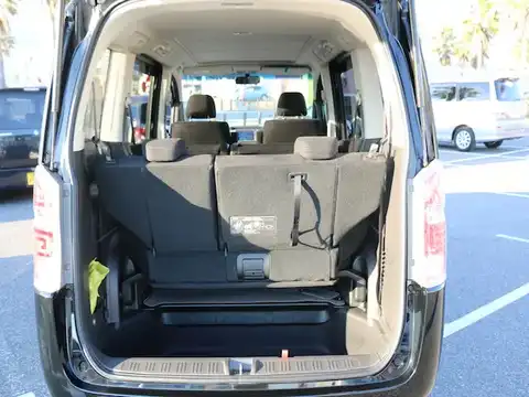 カタログ画像：ステップワゴン （STEPWAGON） Ｌ 2011年8月 DBA-RK2 2000cc クリスタルブラック・パール 燃費11.6km / l 内装