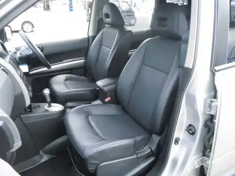 カタログ画像：エクストレイル （X-TRAIL） ２０Ｓ 2009年12月 DBA-T31 2000cc ブレードシルバー（Ｍ）orダイヤモンドシルバー（Ｍ） 燃費14.0km / l 内装