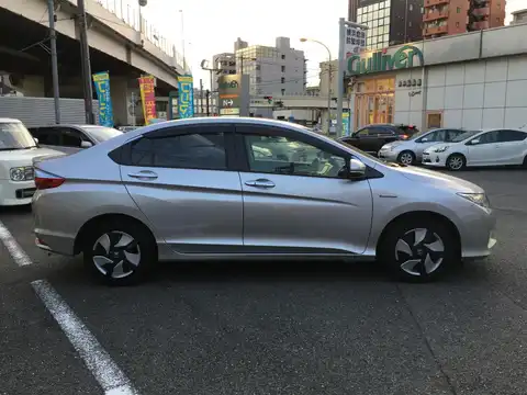 カタログ画像：グレイス （GRACE） ハイブリッドＬＸ 2015年9月 DAA-GM5 1500cc アラバスターシルバー・メタリック 燃費29.4km / l 外装