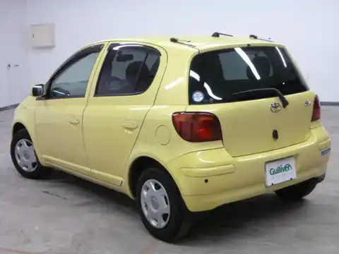 カタログ画像：ヴィッツ （VITZ） Ｕ インテリジェントパッケージ 2003年8月 UA-SCP13 1300cc イエローパールマイカ 燃費25.5km / l バック