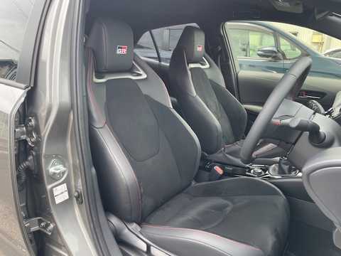 カタログ画像：ＧＲカローラ （GR COROLLA） ＲＺ 2023年8月 4BA-GZEA14H 1600cc プレシャスメタル 燃費12.4km / l 内装