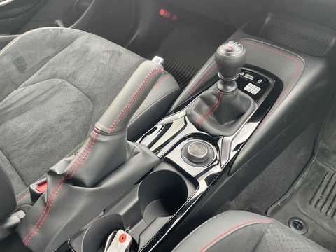 カタログ画像：ＧＲカローラ （GR COROLLA） ＲＺ 2023年8月 4BA-GZEA14H 1600cc プレシャスメタル 燃費12.4km / l 内装