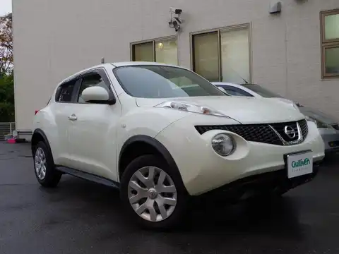 カタログ画像：ジューク （JUKE） １５ＲＳ タイプＶ 2013年8月 DBA-YF15 1500cc ブリリアントホワイトパール（３Ｐ） 燃費18.0km / l メイン