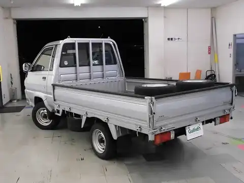 カタログ画像：タウンエーストラック （TOWNACE TRUCK） ＤＸ 2002年7月 GK-KM70 1800cc シルバーメタリック 燃費11.0km / l バック