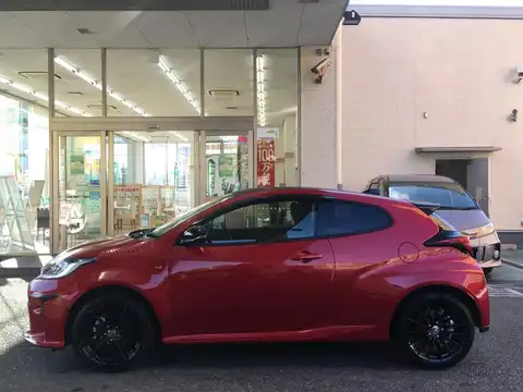 カタログ画像：ＧＲヤリス （GR YARIS） ＲＳ 2020年9月 5BA-MXPA12 1500cc エモーショナルレッドⅡ 燃費18.2km / l 外装