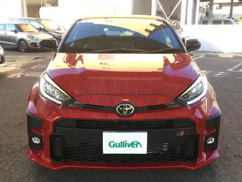 カタログ画像：ＧＲヤリス （GR YARIS） ＲＳ 2020年9月 5BA-MXPA12 1500cc エモーショナルレッドⅡ 燃費18.2km / l フロント