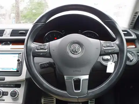 カタログ画像：パサートヴァリアント （PASSAT VARIANT） ＴＳＩハイライン 2011年5月 DBA-3CCAX 1400cc ディープブラックパールエフェクト 燃費18.4km / l 内装