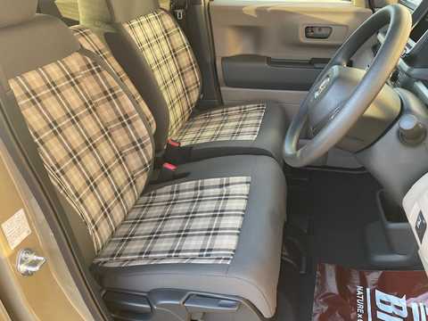 カタログ画像：Ｎ－ＢＯＸジョイ （N-BOX JOY） ベースグレード（モノトーン） 2024年9月 6BA-JF5 660cc 燃費21.3km / l バック
