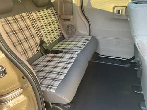 カタログ画像：Ｎ－ＢＯＸジョイ （N-BOX JOY） ベースグレード（モノトーン） 2024年9月 6BA-JF5 660cc 燃費21.3km / l バック