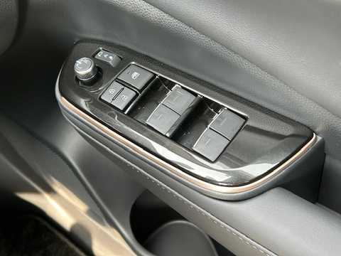 カタログ画像：クラウンエステート （CROWN ESTATE） Ｚ 2025年3月 6AA-AZSH38W 2500cc プレシャスホワイトパールorブラック×プレシャスホワイトパール 燃費20.3km / l 内装