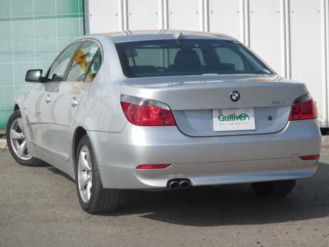 カタログ画像：５シリーズ （5 SERIES） ５３０ｉ 2003年8月 GH-NA30 3000cc チタン・シルバーメタリックorシルバー・グレーメタリック バック