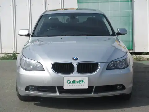 カタログ画像：５シリーズ （5 SERIES） ５３０ｉ 2004年4月 GH-NA30 3000cc チタン・シルバーメタリックorシルバー・グレーメタリック 燃費8.8km / l フロント