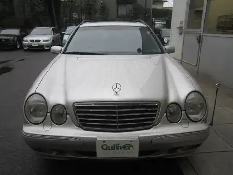 カタログ画像：Ｅクラスステーションワゴン （E-CLASS STATIONWAGON） Ｅ４３０ ステーションワゴン アバンギャルド 2001年1月 GF-210270 4300cc ブリリアントシルバー 燃費7.8km / l フロント