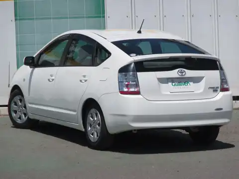 カタログ画像：プリウス （PRIUS） Ｓ 2004年2月 DAA-NHW20 1500cc ホワイトパールクリスタルシャイン 燃費35.5km / l バック