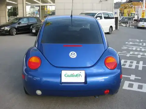 カタログ画像：ニュービートル （NEW BEETLE） ニュービートル 2002年8月 GH-9CAZJ 2000cc ラヴェンナブルーメタリック 燃費9.9km / l バック