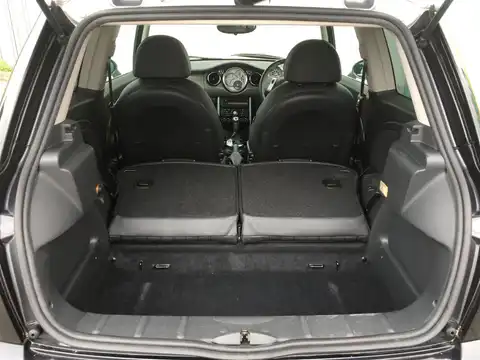 カタログ画像：ＭＩＮＩ （MINI） クーパー パークレーン 2006年7月 GH-RA16 1600cc アストロ・ブラック（メタリック） 燃費13.4km / l 内装