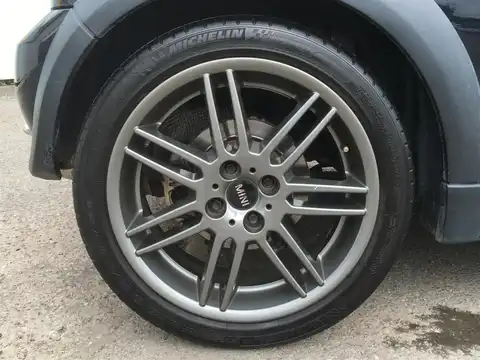 カタログ画像：ＭＩＮＩ （MINI） クーパー パークレーン 2006年7月 GH-RA16 1600cc アストロ・ブラック（メタリック） 燃費13.4km / l タイヤ