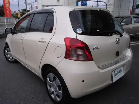 カタログ画像：ヴィッツ （VITZ） Ｕ 2005年12月 DBA-SCP90 1300cc ベージュパールマイカ 燃費19.6km / l バック