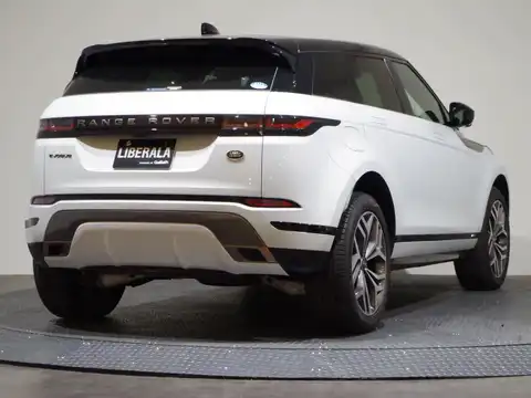 カタログ画像：レンジローバーイヴォーク （RANGE ROVER EVOQUE） ファーストエディション 2019年10月 3DA-LZ2NA 2000cc ユーロン・ホワイト 燃費12.8km / l バック