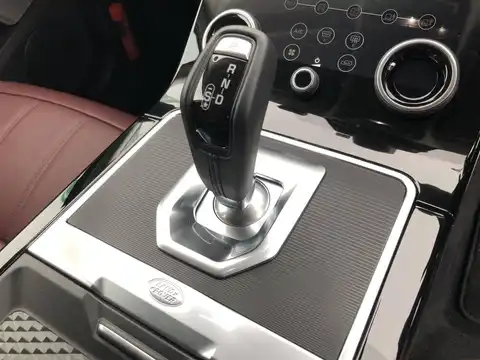 カタログ画像：レンジローバーイヴォーク （RANGE ROVER EVOQUE） ＳＥ 2019年6月 5BA-LZ2XA 2000cc カルパチアン・グレーorアイガーグレイ 燃費8.9km / l 内装