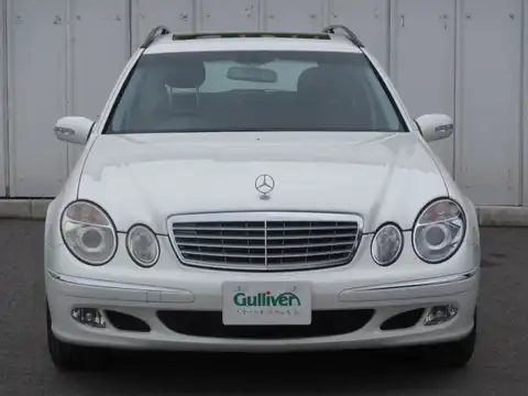 カタログ画像：Ｅクラスステーションワゴン （E-CLASS STATIONWAGON） Ｅ２４０ ステーションワゴン 2004年4月 GH-211261 2600cc アラバスターホワイト（Ｓ） 燃費8.7km / l フロント