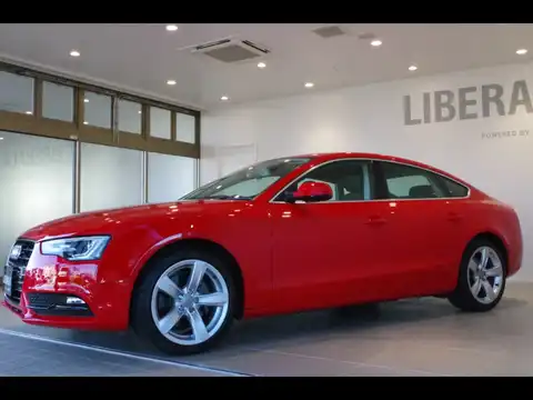 カタログ画像：Ａ５スポーツバック （A5 SPORTBACK） ２．０ＴＦＳＩクワトロ 2013年7月 DBA-8TCDNL 2000cc ブリリアントレッド 燃費13.6km / l 外装