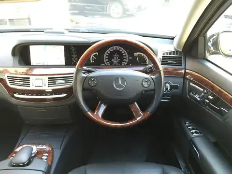 カタログ画像：Ｓクラス （S-CLASS） Ｓ５５０ロング 2009年9月 DBA-221171 5500cc クロマイトブラック（Ｍ）orオブシディアンブラック（Ｍ） 燃費7.5km / l 内装