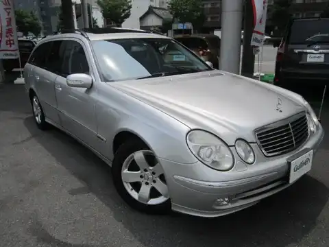 カタログ画像：Ｅクラスステーションワゴン （E-CLASS STATIONWAGON） Ｅ３２０ ステーションワゴン アバンギャルド 2004年4月 GH-211265C 3200cc ブリリアントシルバー 燃費8.5km / l メイン