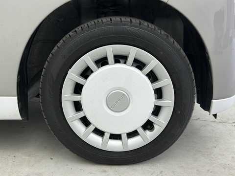 カタログ画像：ムーヴキャンバス （MOVE CANBUS） ストライプスＧターボ 2022年7月 5BA-LA850S 660cc シャイニングホワイトパール×スムースグレーマイカメタリック 燃費22.4km / l タイヤ