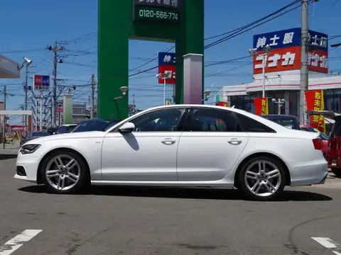 カタログ画像：Ａ６ （A6） ３．０ＴＦＳＩクワトロ Ｓラインパッケージ 2015年7月 ABA-4GCRES 3000cc アイビスホワイト 燃費12.9km / l 外装