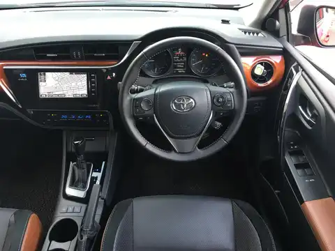 カタログ画像：オーリス （AURIS） １２０Ｔ 2015年4月 DBA-NRE185H 1200cc レッドマイカメタリック 燃費19.4km / l 内装