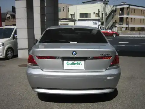 カタログ画像：７シリーズ （7 SERIES） ７３５ｉ 2004年4月 GH-GL36 3600cc チタン・シルバー・メタリック 燃費8.4km / l バック