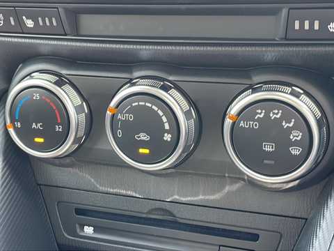 カタログ画像：ＭＡＺＤＡ２ （MAZDA2） ＸＤスポルト＋ 2023年3月 3DA-DJ5FS 1500cc スノーフレイクホワイトパールマイカ 燃費25.2km / l 内装