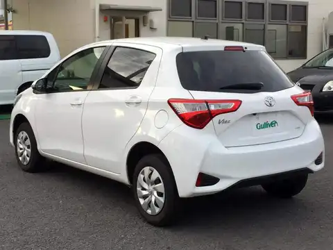 カタログ画像：ヴィッツ （VITZ） Ｆ Ｍパッケージ 2019年10月 DBA-KSP130 1000cc スーパーホワイトⅡ 燃費21.6km / l バック