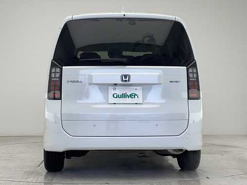 カタログ画像：フリード （FREED） ｅ：ＨＥＶエアー 2025年2月 6AA-GT7 1500cc プラチナホワイト・パール 燃費21.3km / l バック